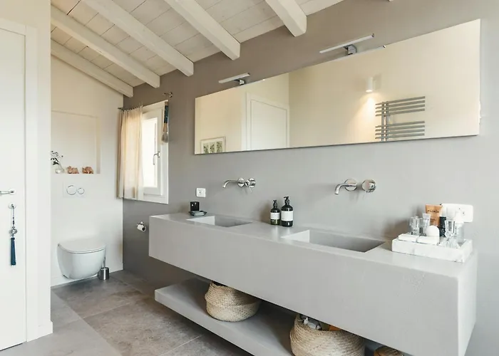 Modern With Sea View In Feriehus